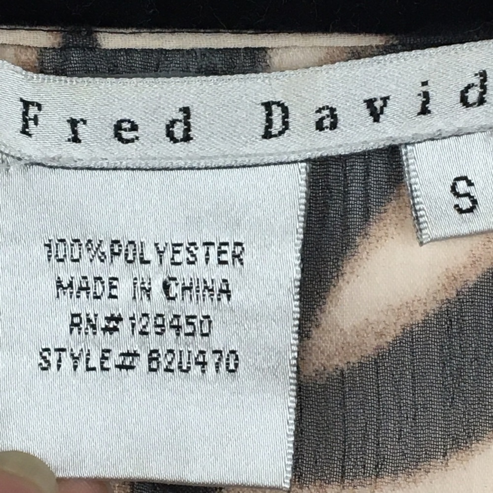 🐶 Fred David Short Sleeve Ruffled Animal Print - Picture 7 of 8